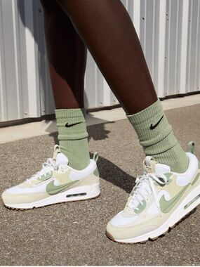 WMNS AIR MAX 90 FUTURA
'WHITE OLIVE AURA'
